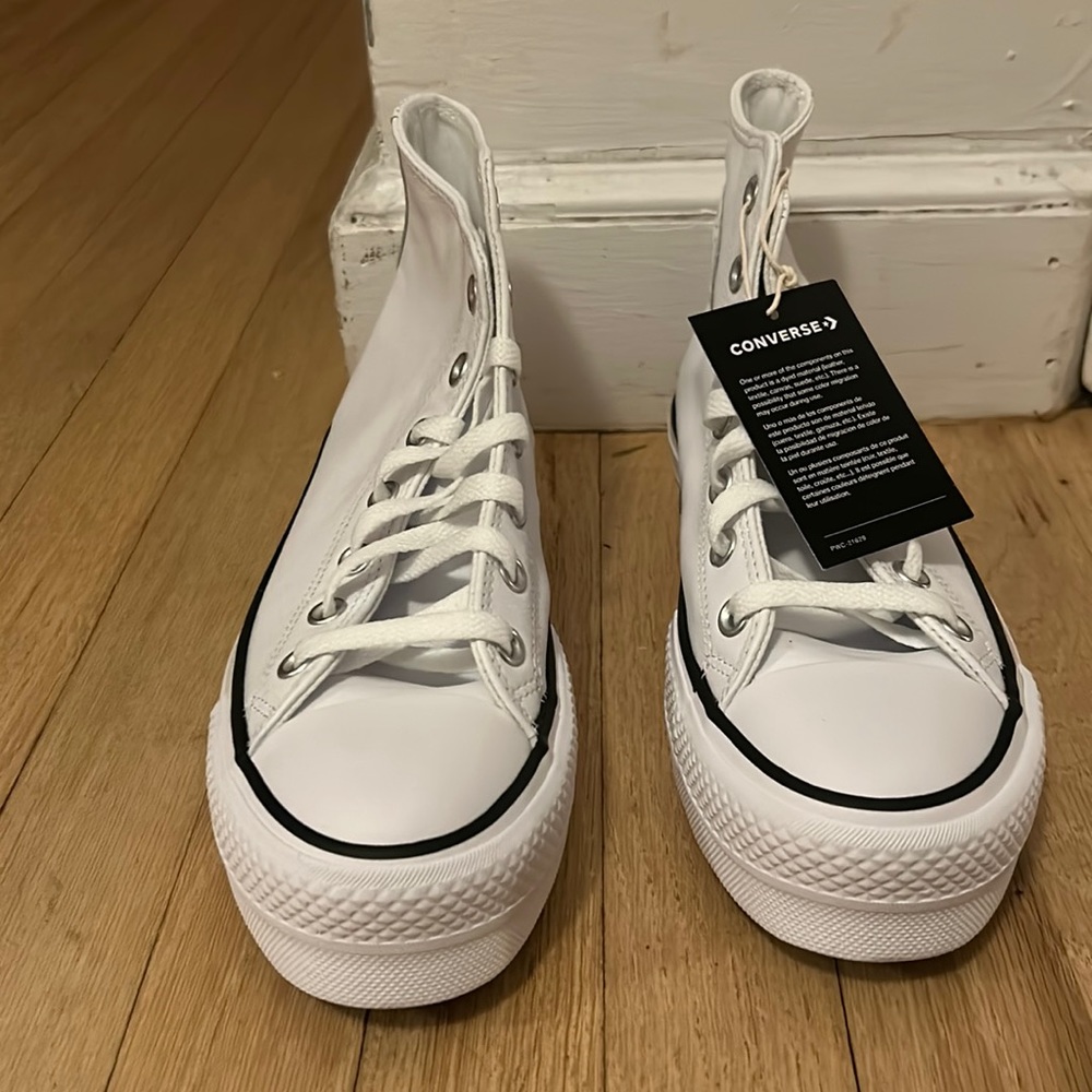 NWT platform white leather converse